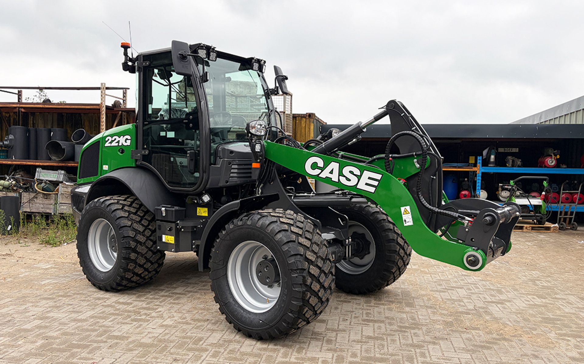 Case 221G compacte wiellader voor Gibo