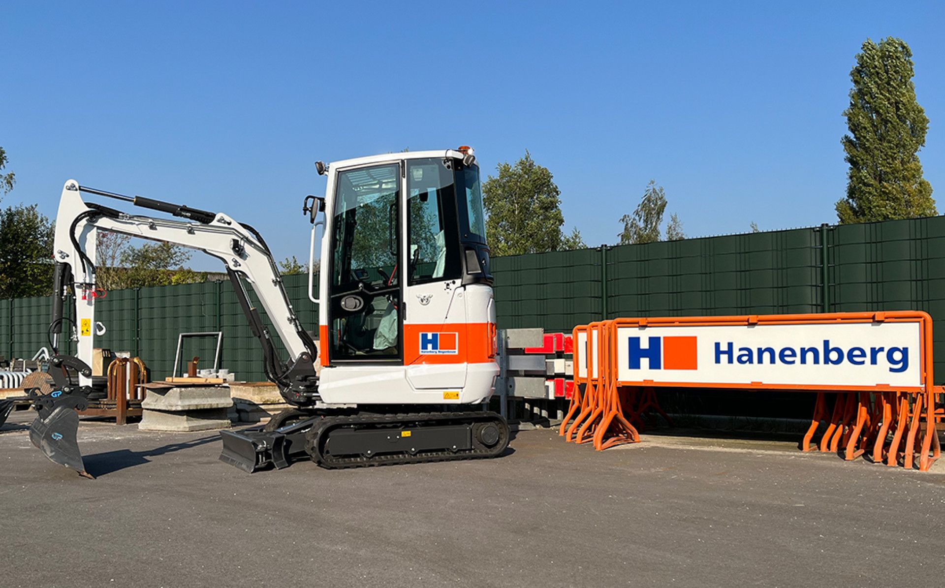 Twee Case CX25EV elektrische mini's voor Hanenberg - 2