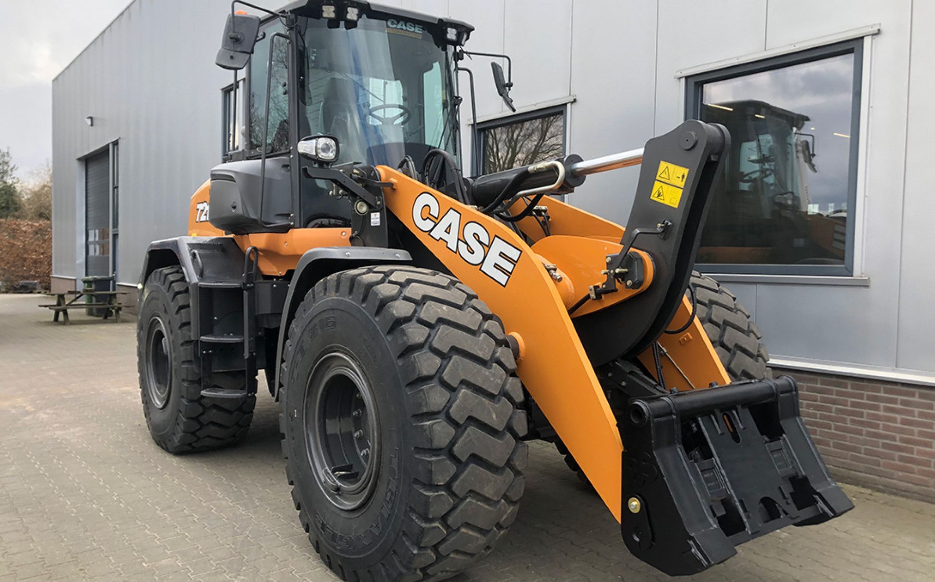Case 721G (2025) - 2
