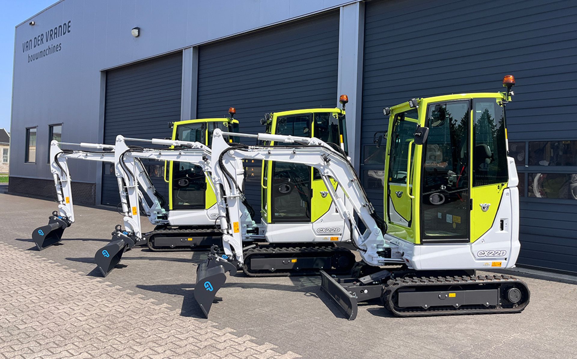 Drie Case CX22D minigravers voor Vissers Ploegmakers