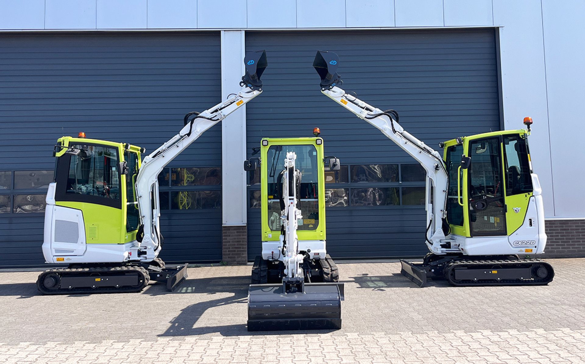 Drie Case CX22D minigravers voor Vissers Ploegmakers - 2